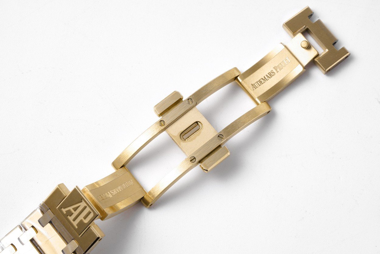 Audemars Piguet Royal Oak JUMBO Yellow Gold Blue dial - Image 2