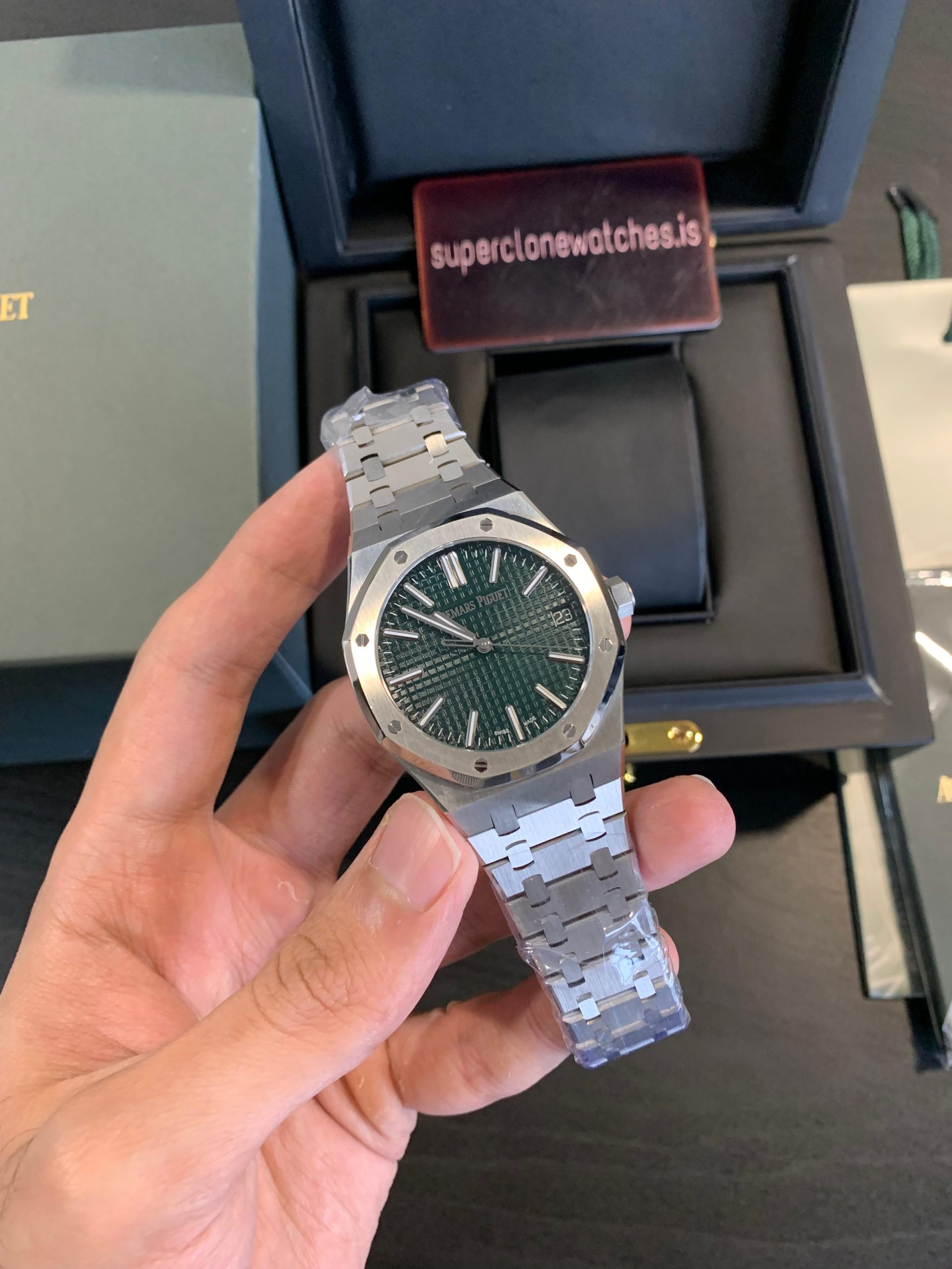 Audemars Piguet Royal Oak Ref.15510 Green Dial 4302 Movement Replica - Image 3