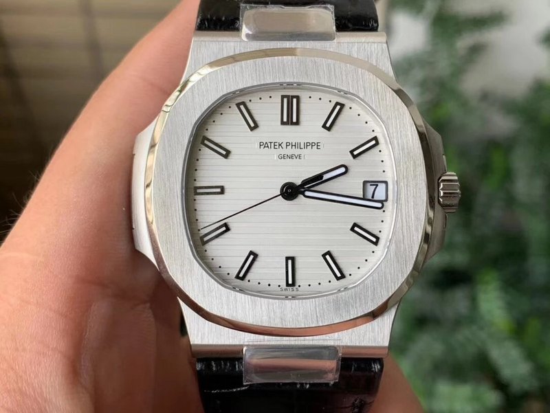 Patek Philippe Nautilus 5711 Leather Strap Swiss 1:1 Clone - Image 3