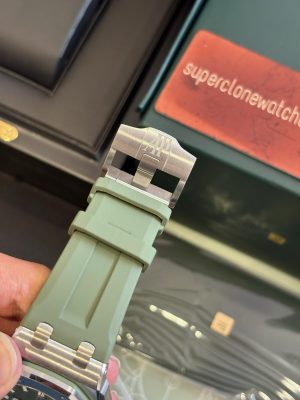 AP Royal Oak Offshore Diver 15710ST.OO.A027CA.01 2021 Olive Green