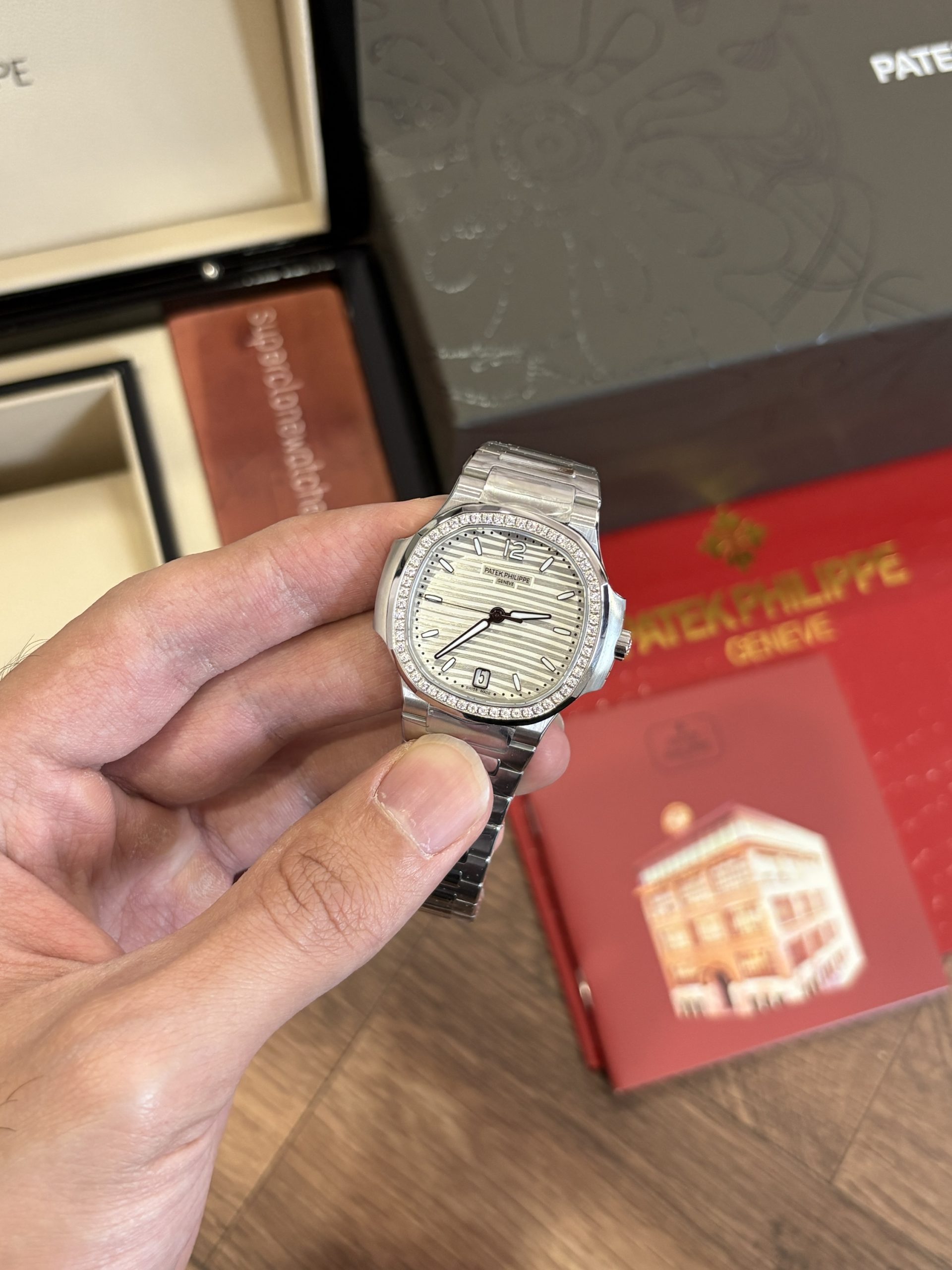 Patek Philippe Nautilus Ladies 35.2 mm 7118/1200A-010 Stainless Steel Silvery Opaline Dial Super Clone - Image 6