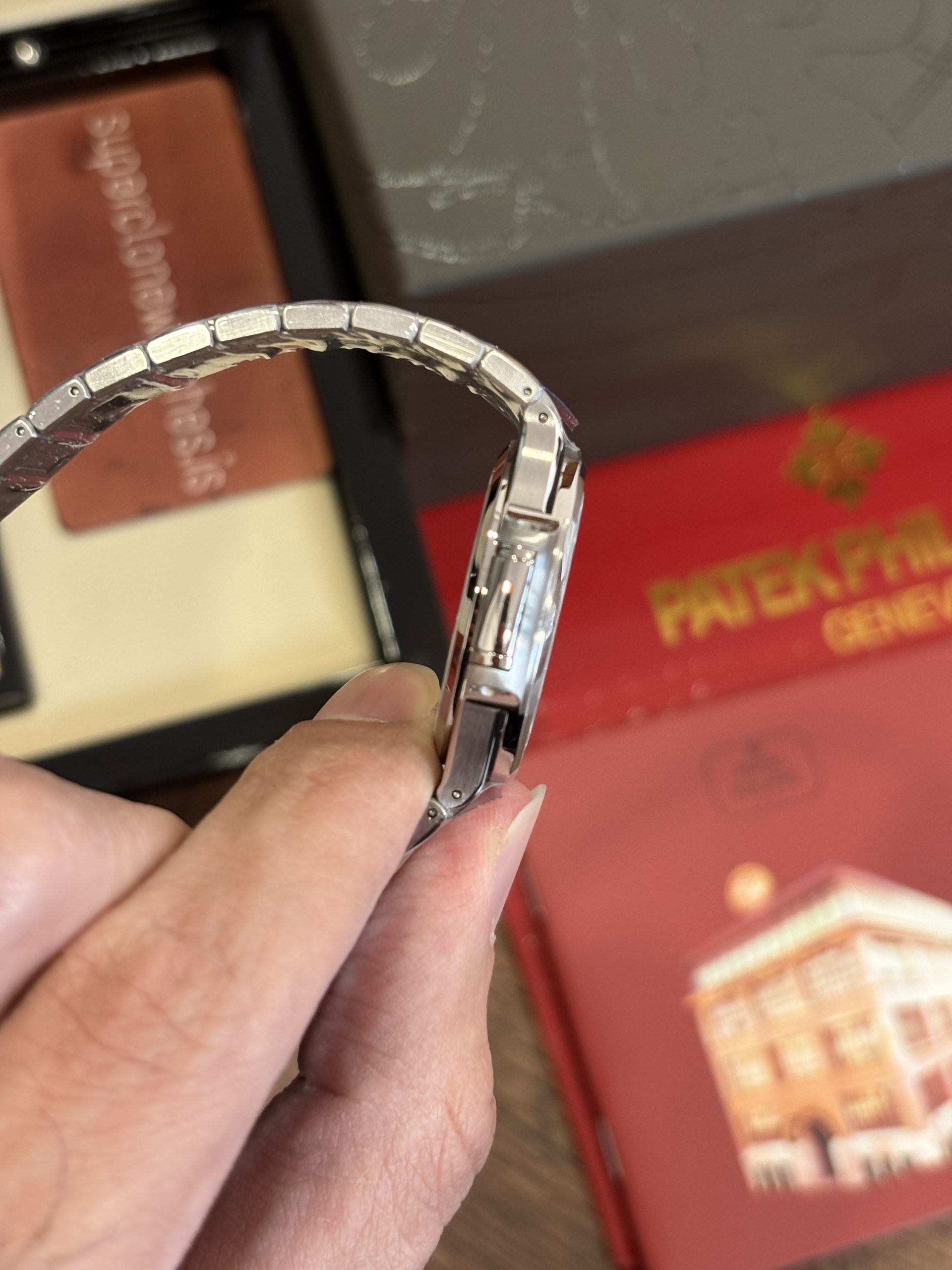 Patek Philippe Nautilus Ladies 35.2 mm 7118/1200A-010 Stainless Steel Silvery Opaline Dial Super Clone - Image 2