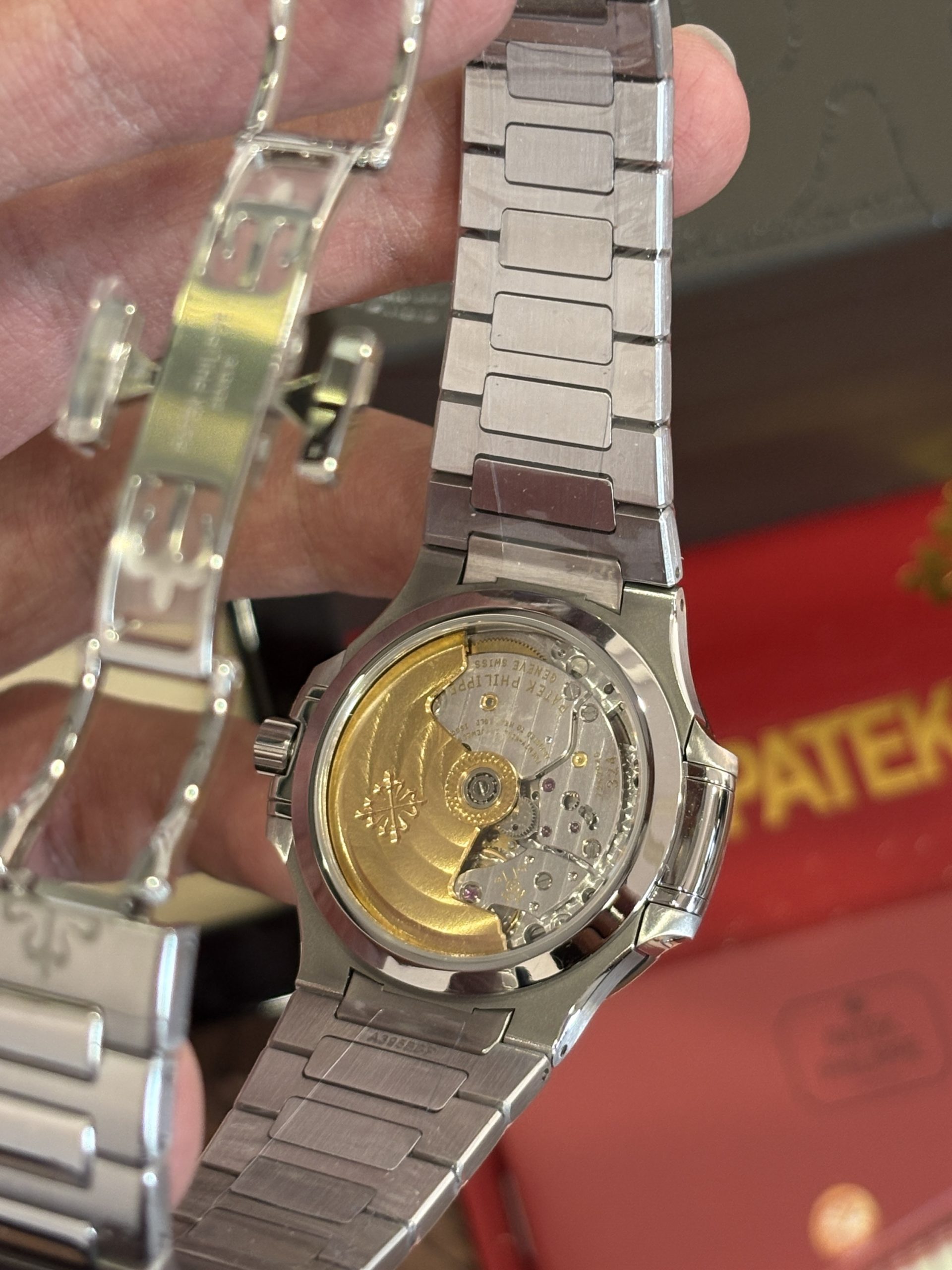 Patek Philippe Nautilus Ladies 35.2 mm 7118/1200A-010 Stainless Steel Silvery Opaline Dial Super Clone - Image 7