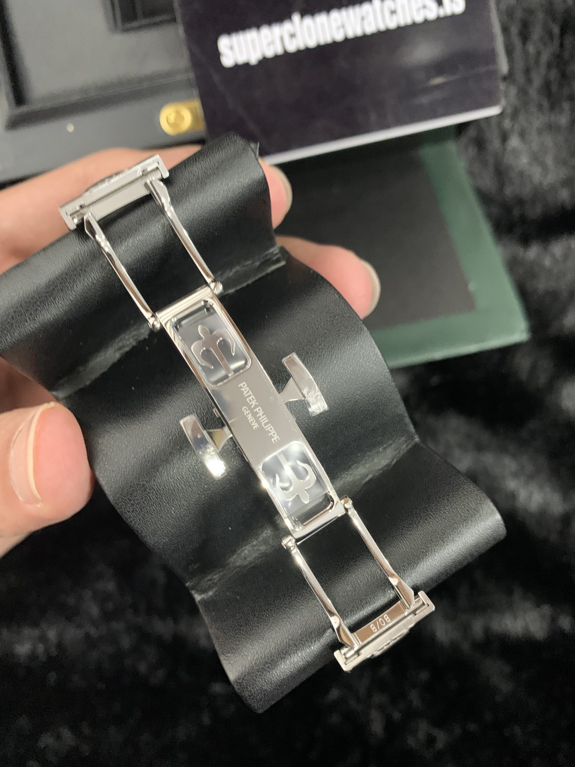 Patek Philippe Nautilus 5811 Replica New Clasp - Image 4
